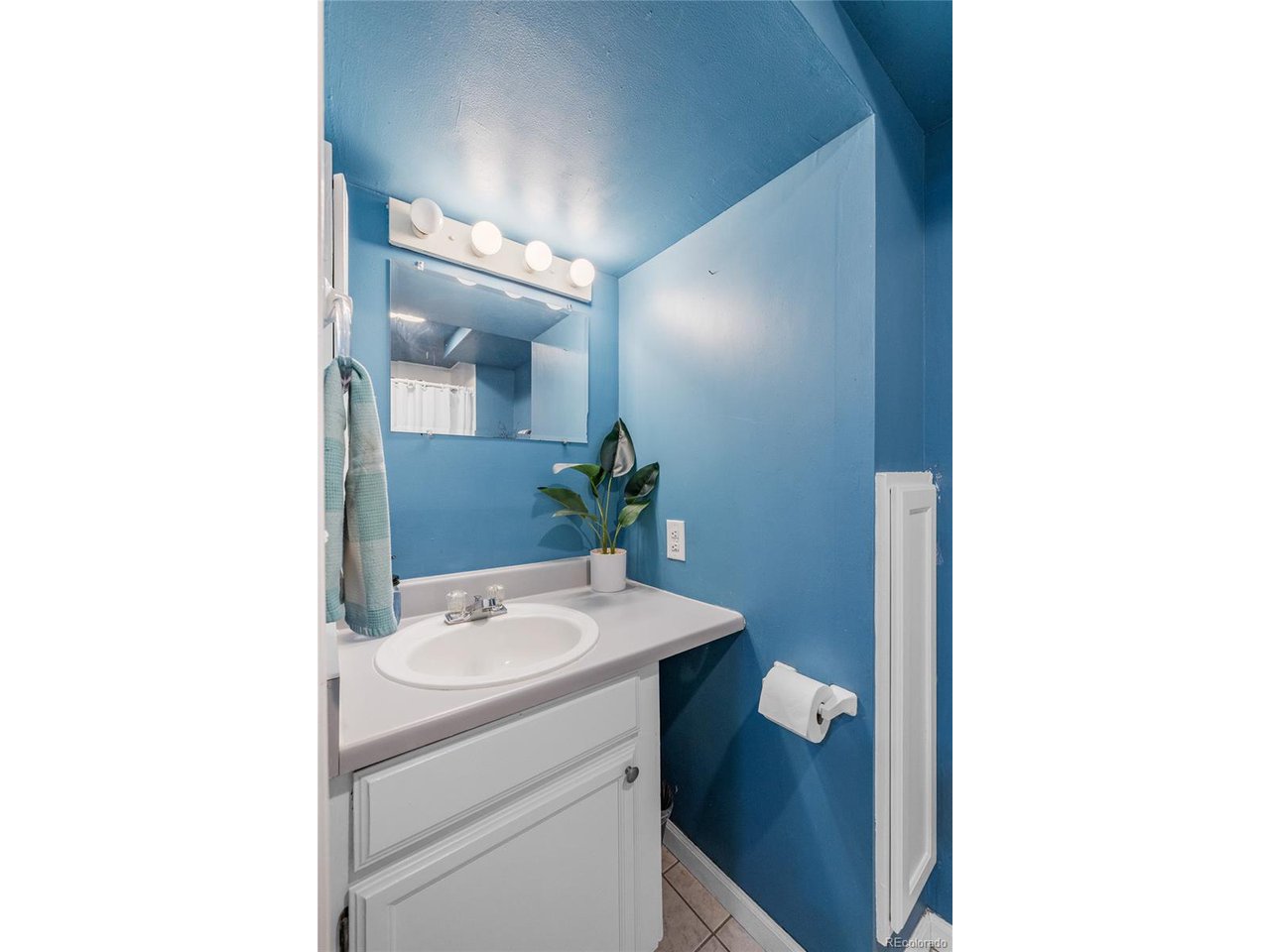 272 Helena Cir