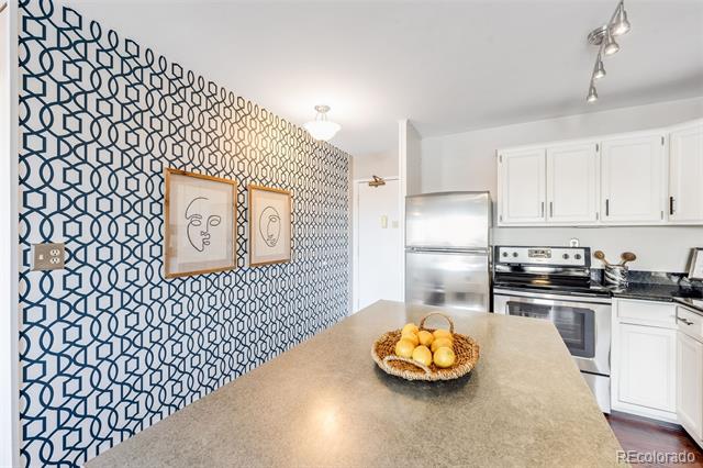 1121 Albion Street Unit: 803