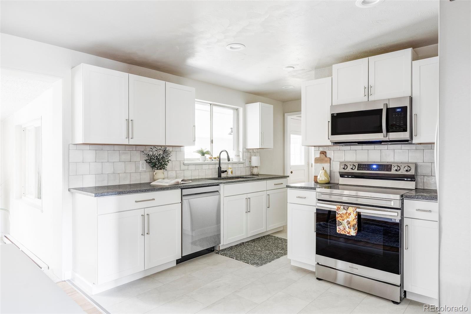 7151 W 75th Place