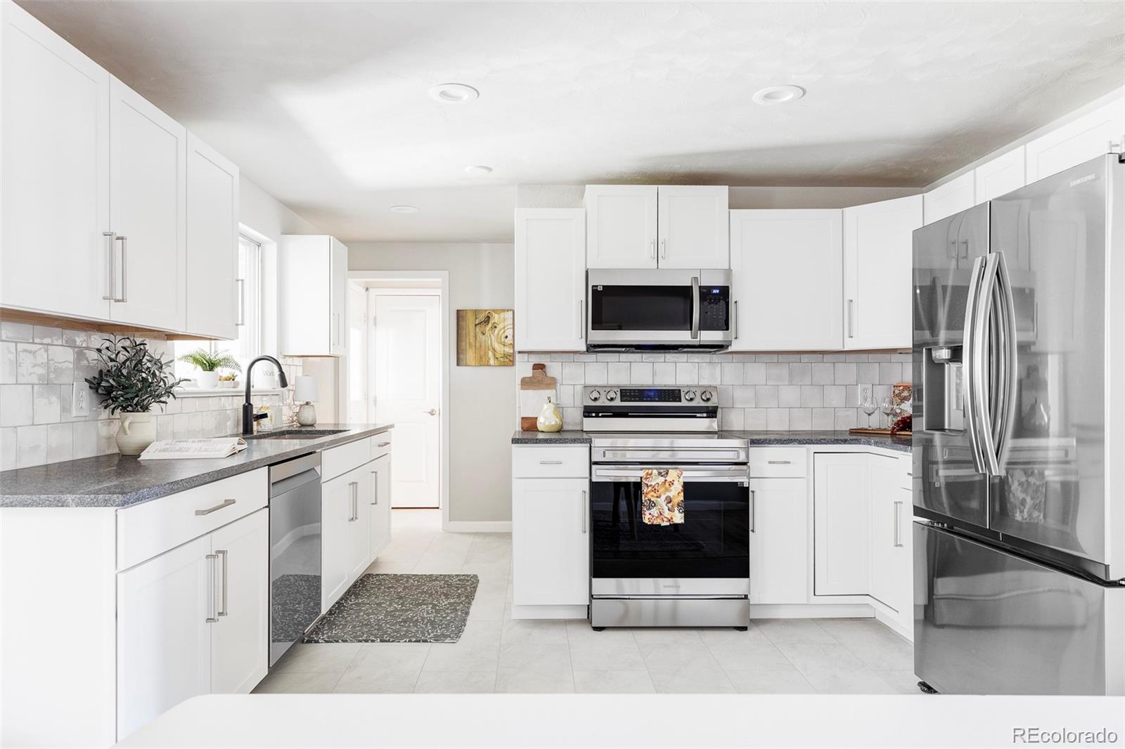 7151 W 75th Place