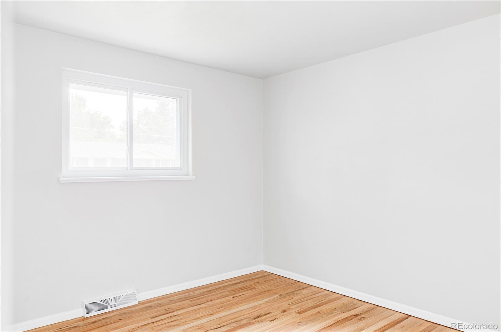7151 W 75th Place
