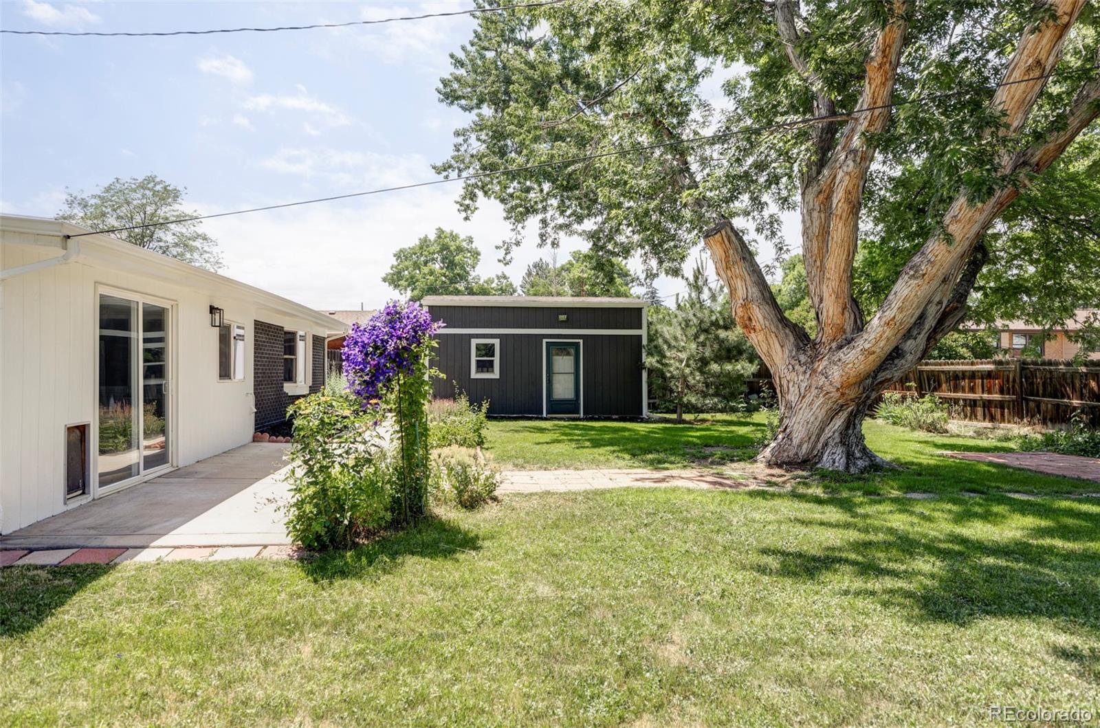 7151 W 75th Place