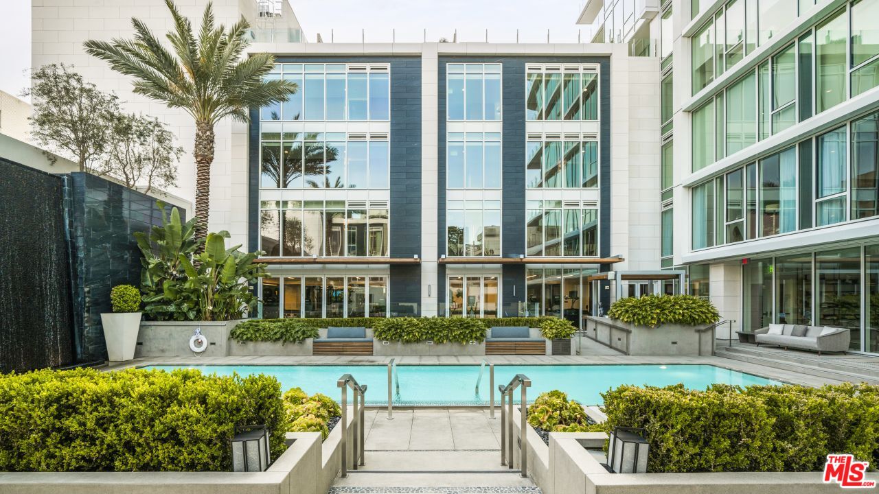 9000 W 3rd St Unit: 209