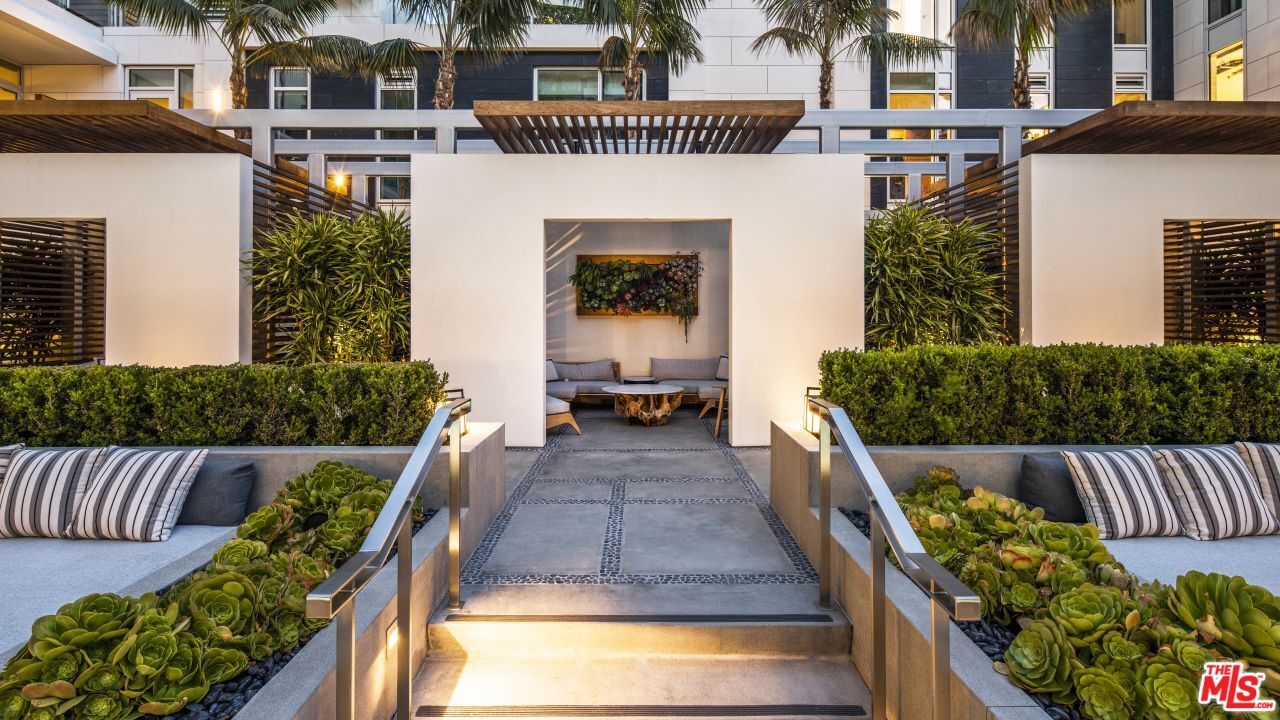 9000 W 3rd St Unit: 209