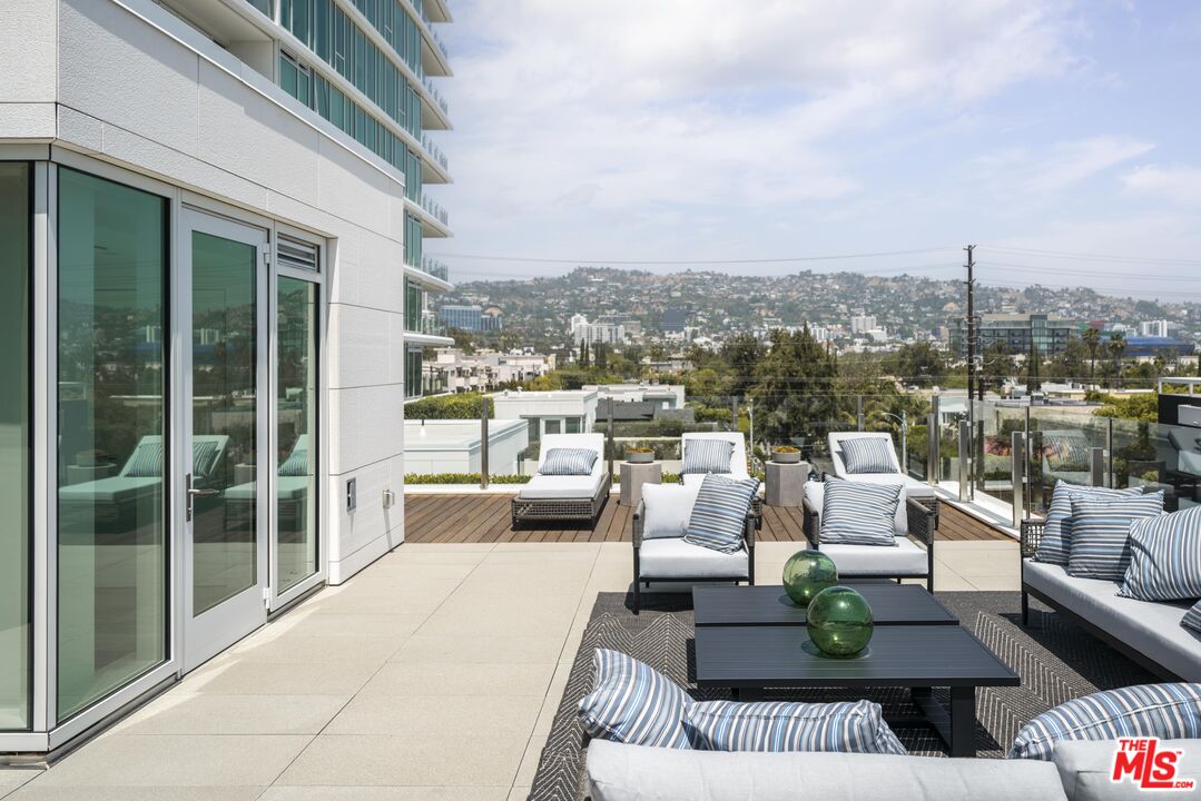 9000 W 3rd St Unit: 209