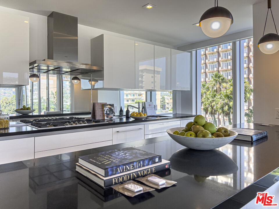 9000 W 3rd St Unit: 601