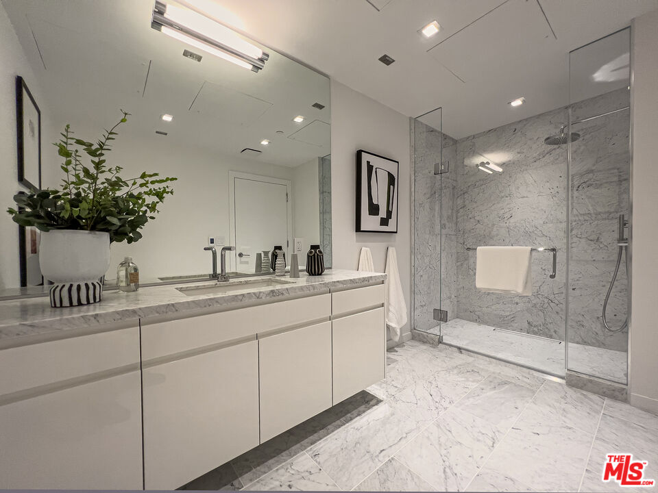 9000 W 3rd St Unit: 604