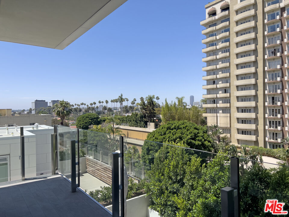 9000 W 3rd St Unit: 604