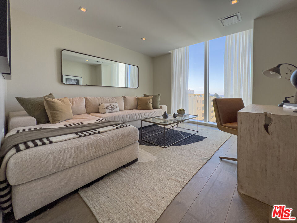 9000 W 3rd St Unit: 604