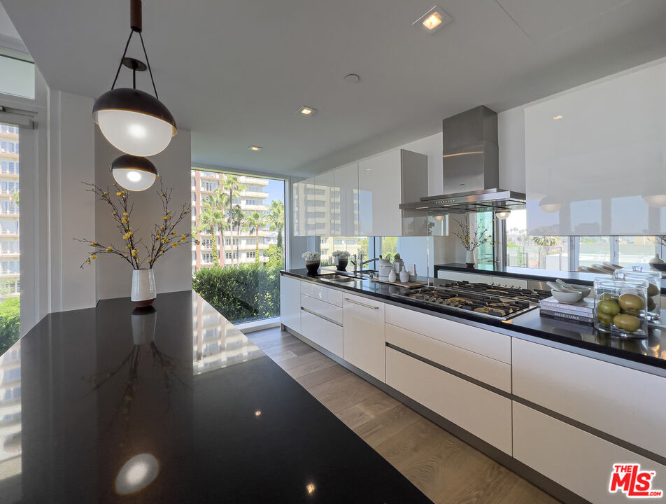 9000 W 3rd St Unit: 604