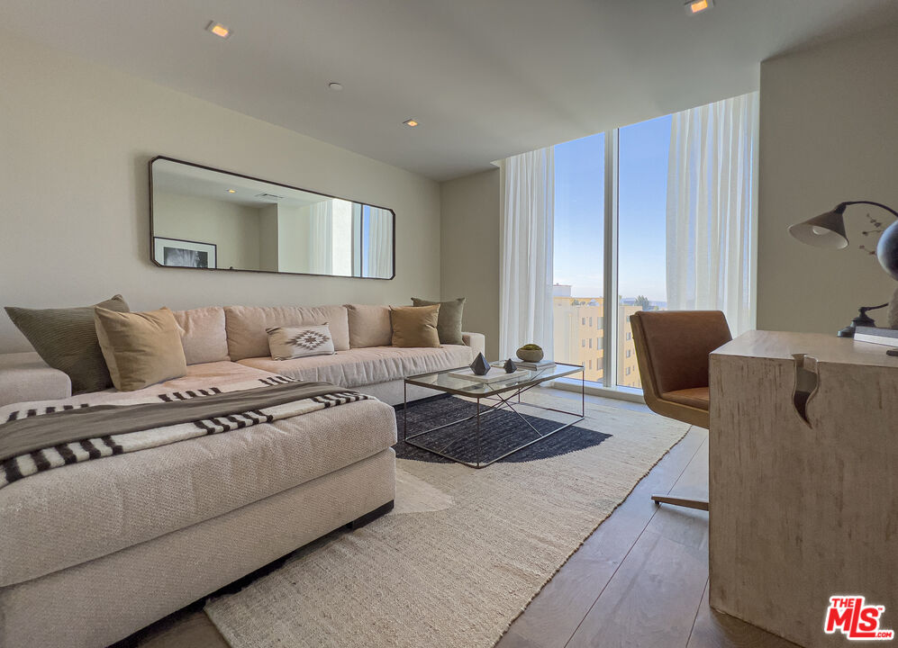 9000 W 3rd St Unit: 604