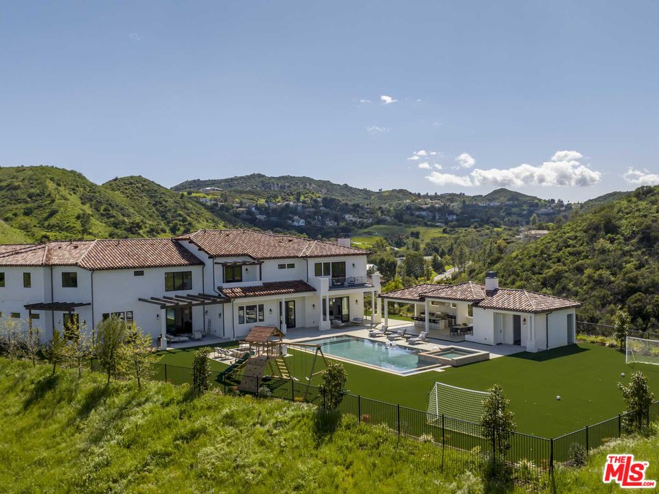 23401 Mulholland Hwy