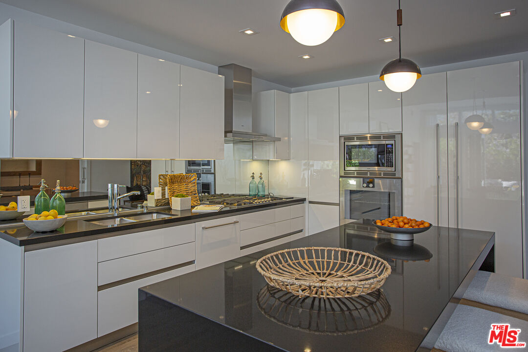 9000 W 3rd St Unit: 103