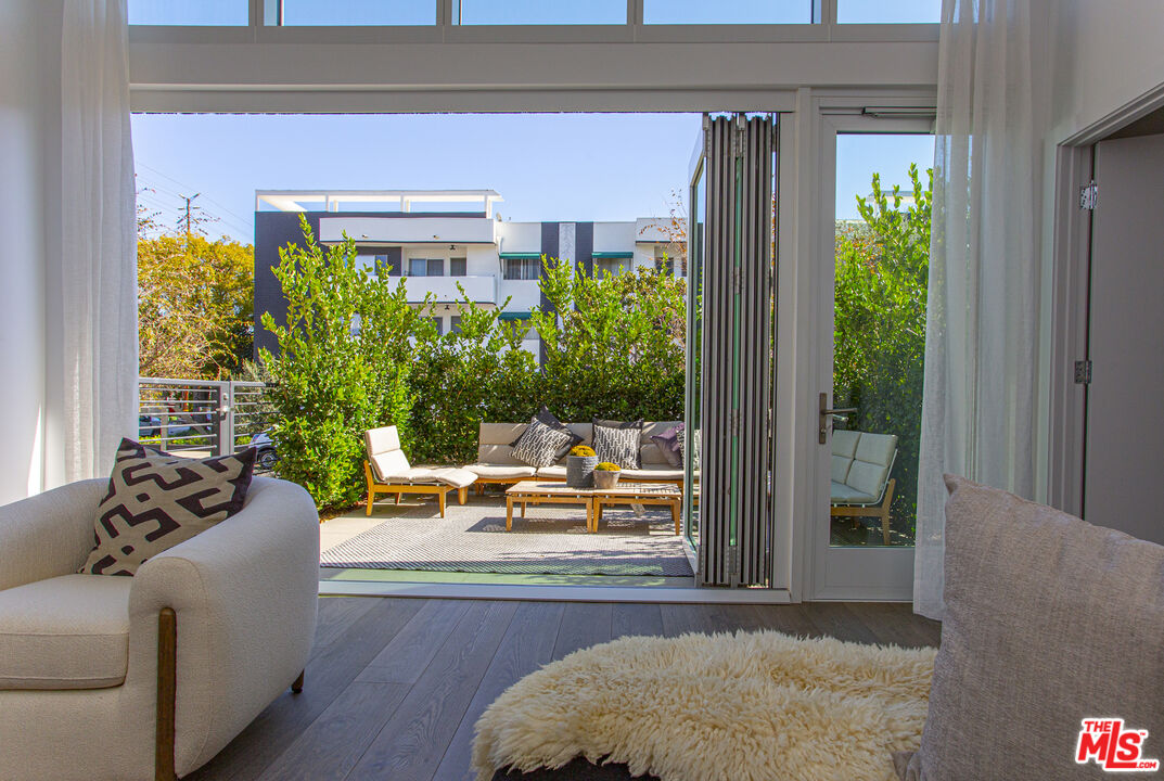 9000 W 3rd St Unit: 103