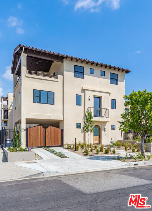 1246 S Bronson Ave