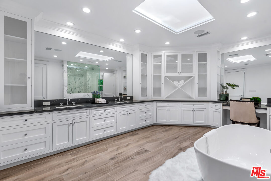 4453 Balboa Ave