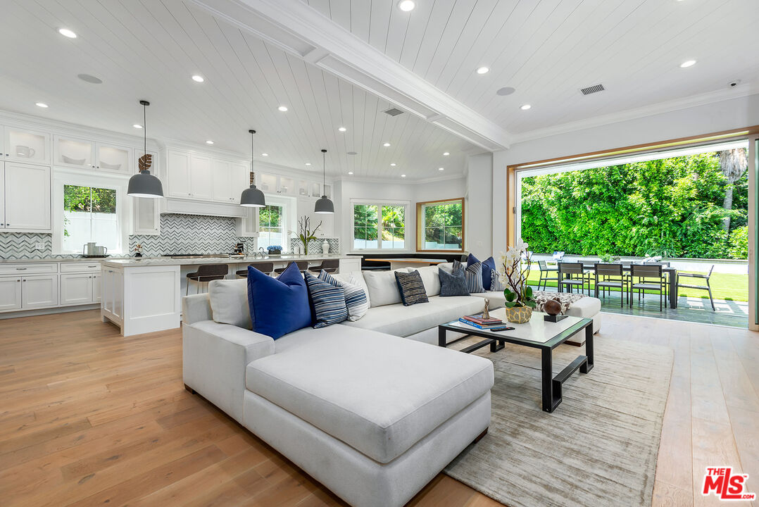 4453 Balboa Ave