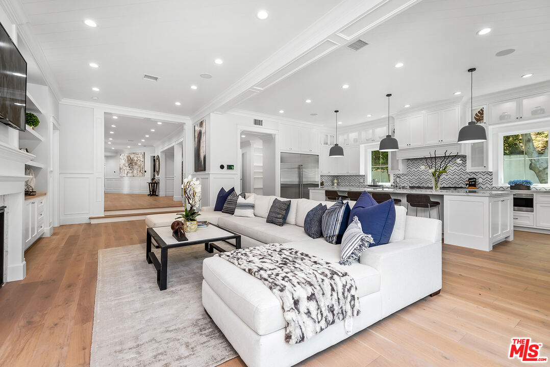 4453 Balboa Ave