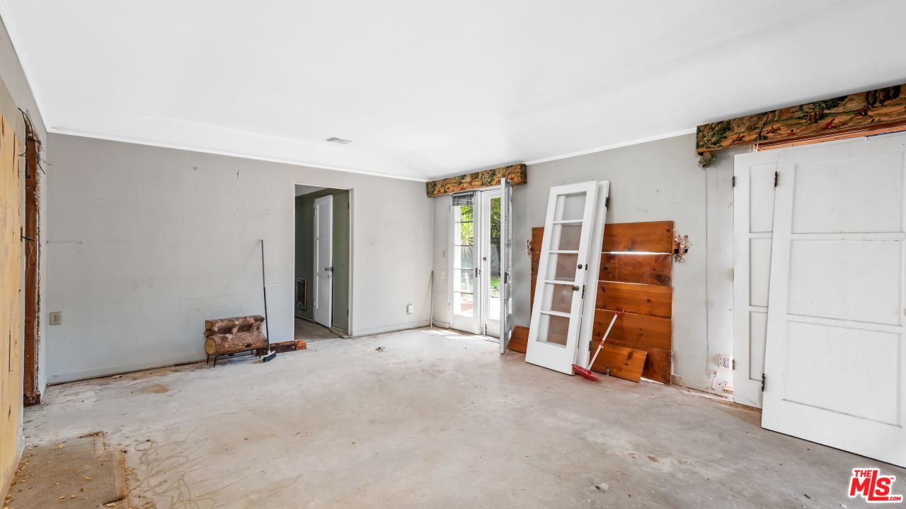 12018 Sarah St