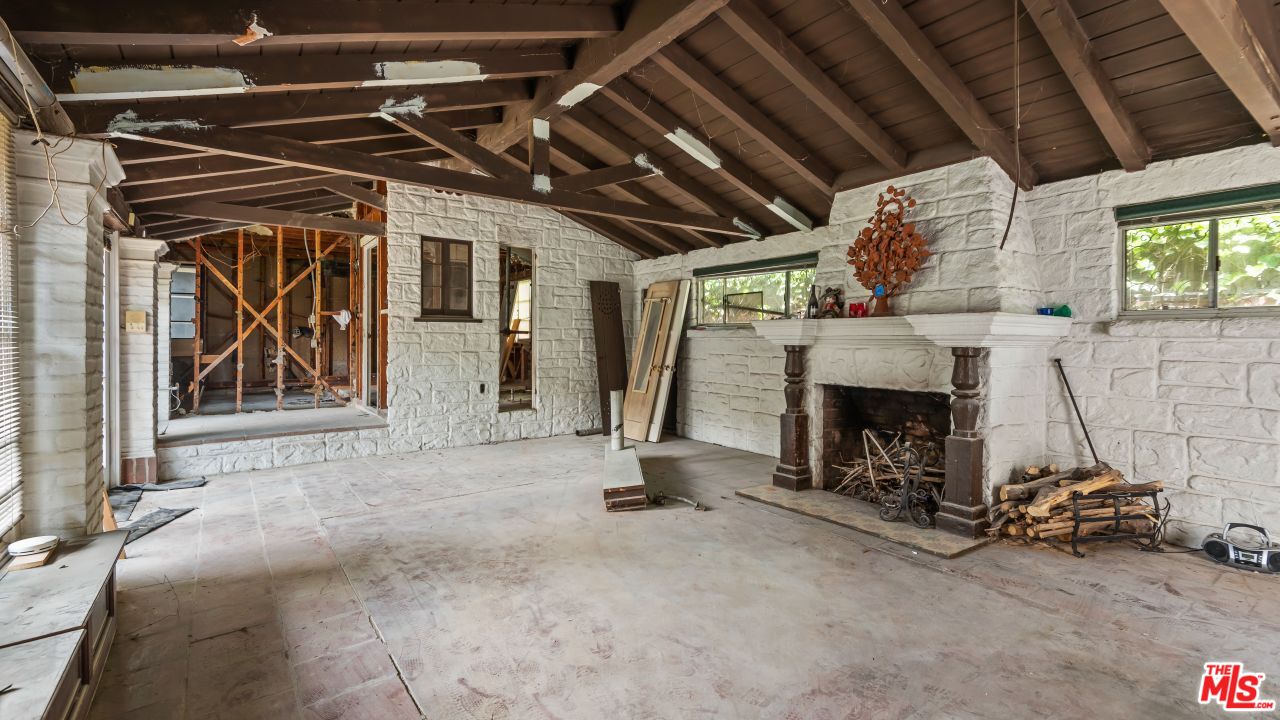12018 Sarah St