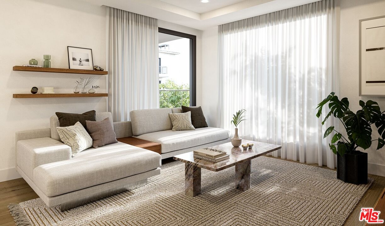 725 N Croft Ave Unit: 305