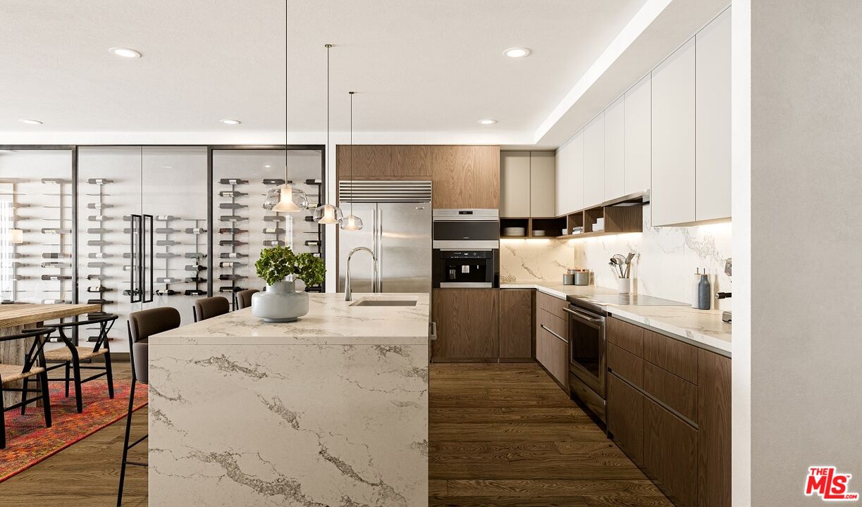 725 N Croft Ave Unit: 305