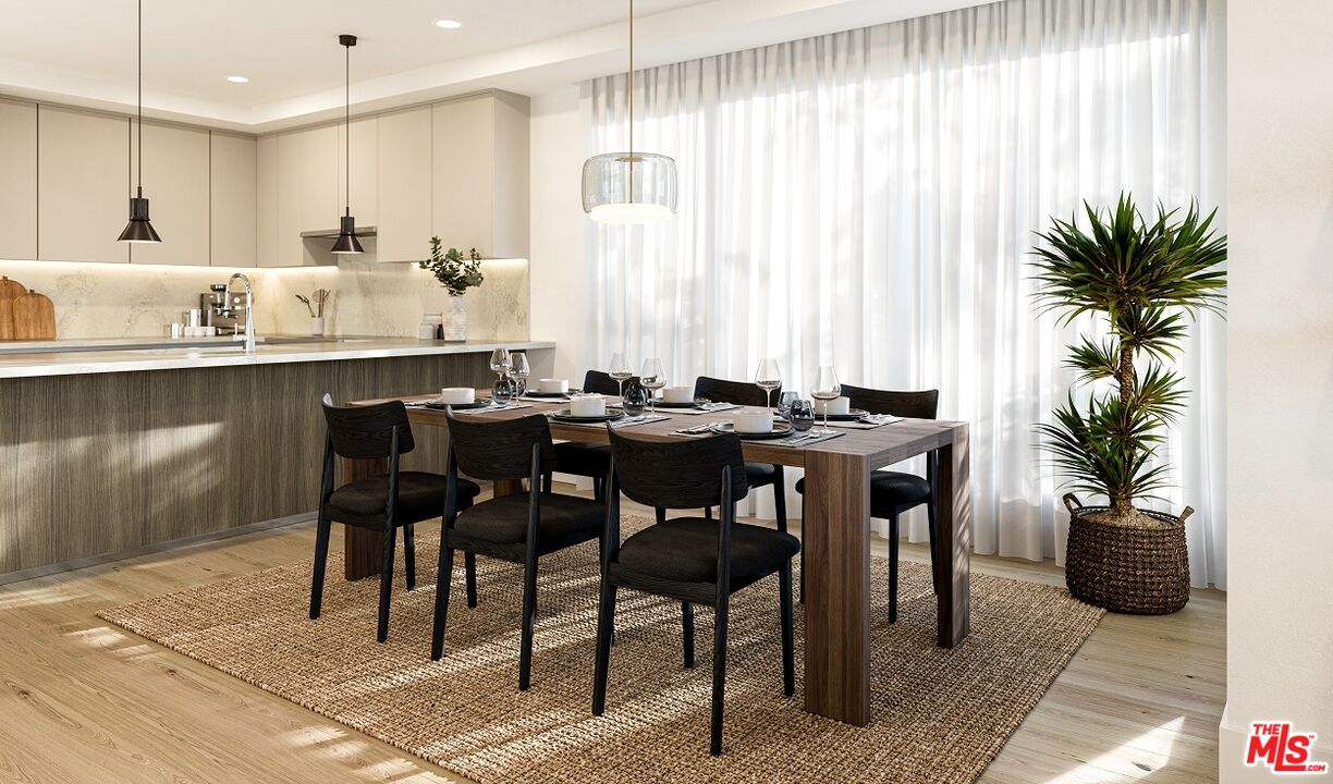 725 N Croft Ave Unit: 305
