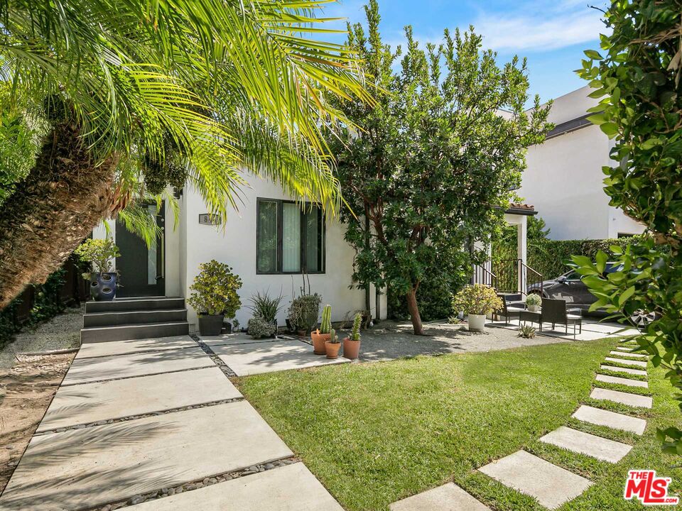 844 N LA JOLLA AVE