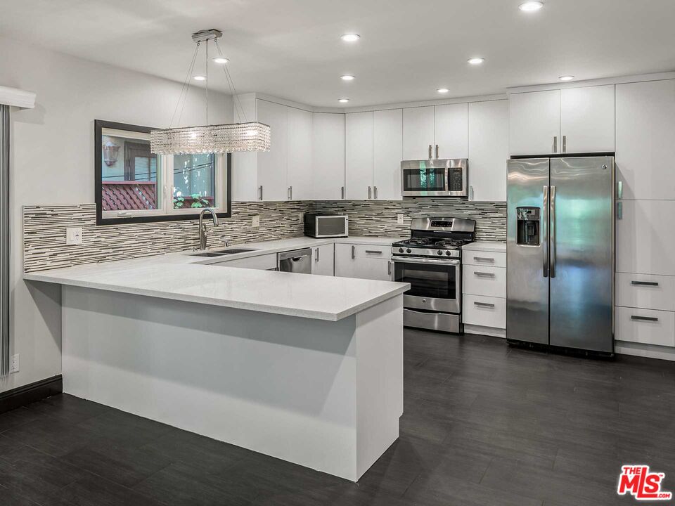 844 N LA JOLLA AVE