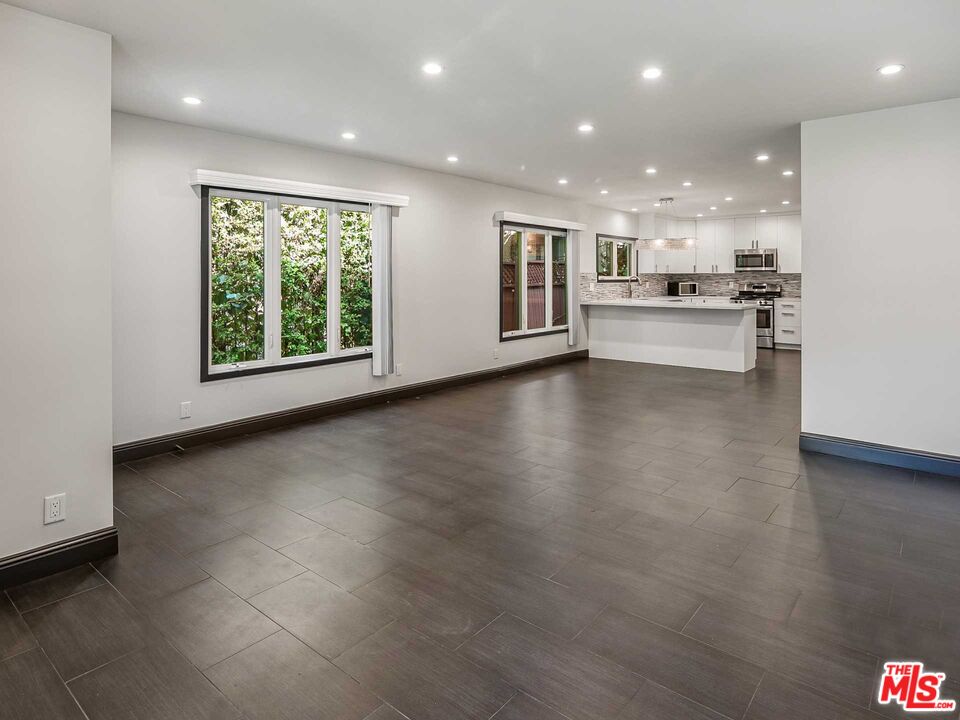 844 N LA JOLLA AVE