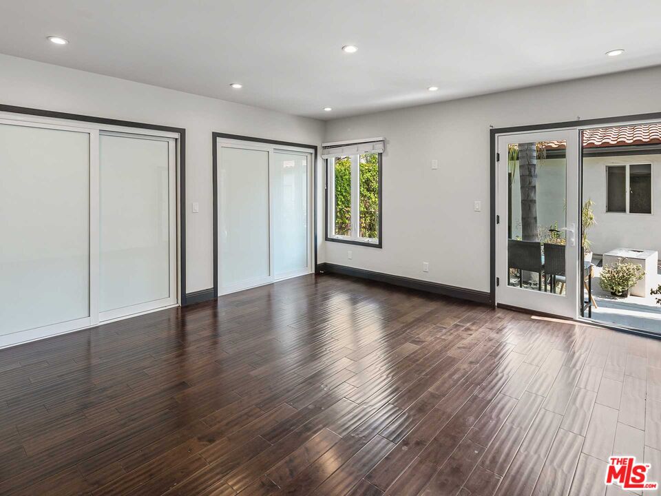 844 N LA JOLLA AVE
