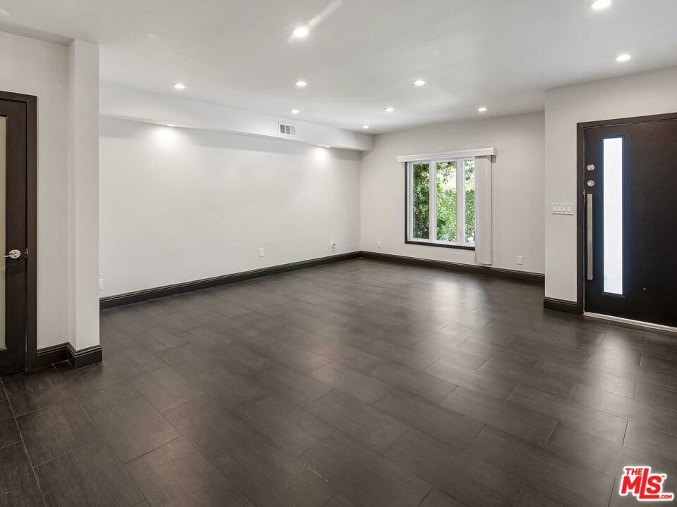 844 N LA JOLLA AVE