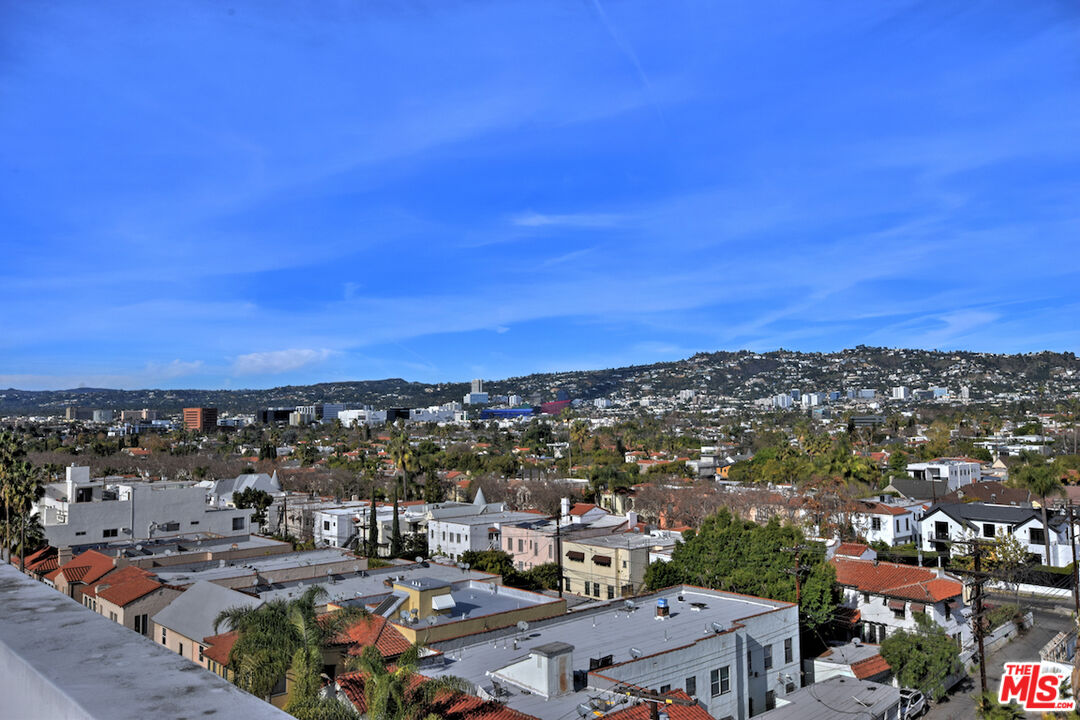637 S Fairfax Ave Unit: 604
