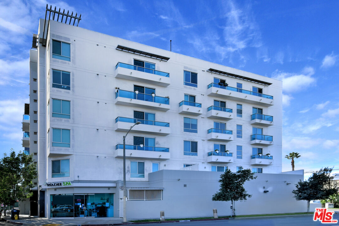 637 S Fairfax Ave Unit: 604