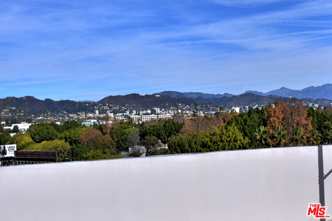 637 S Fairfax Ave Unit: 604