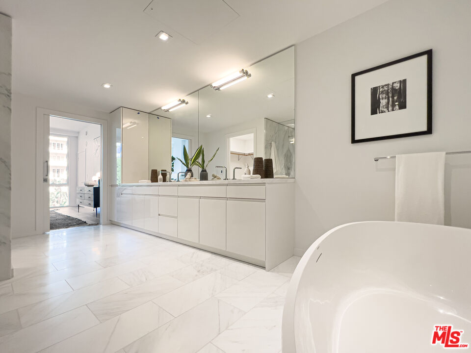 9000 W 3rd St Unit: 405
