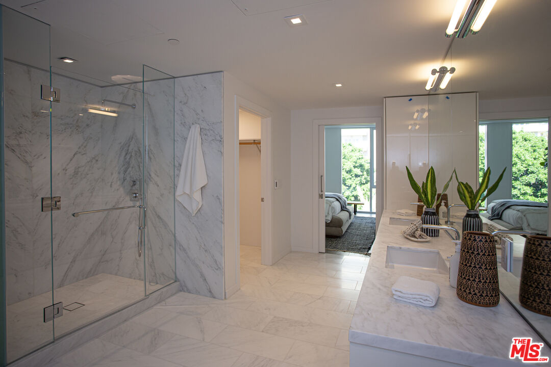 9000 W 3rd St Unit: 405