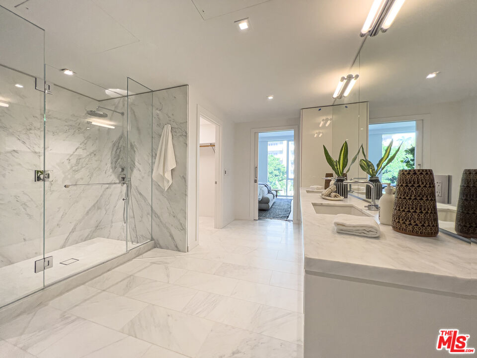 9000 W 3rd St Unit: 405