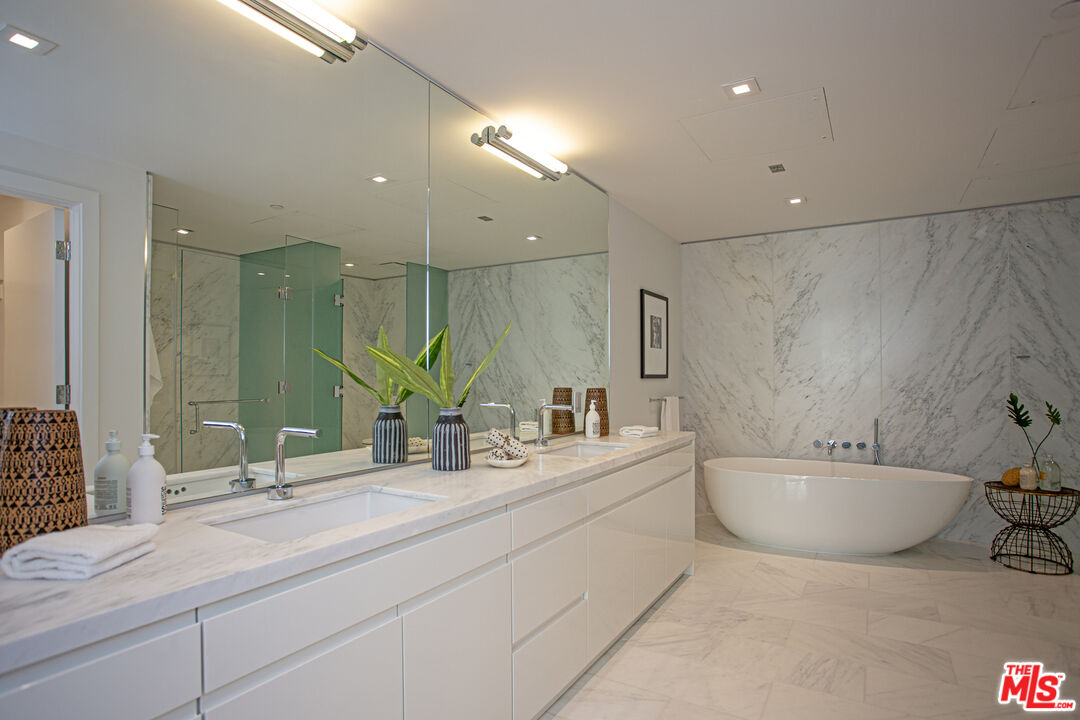 9000 W 3rd St Unit: 405