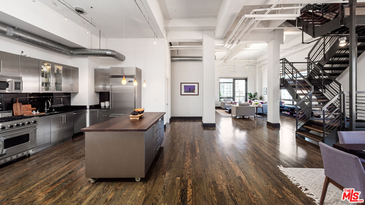 849 S Broadway Unit: 1210