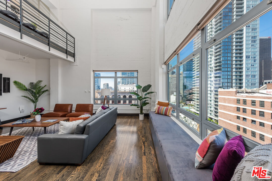 849 S Broadway Unit: 1210
