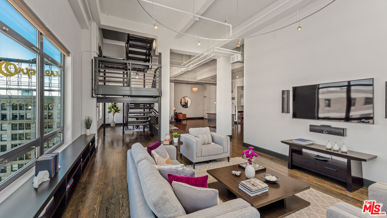 849 S Broadway Unit: 1210