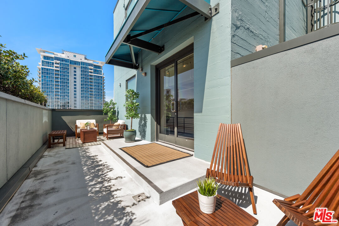 849 S Broadway Unit: 1210