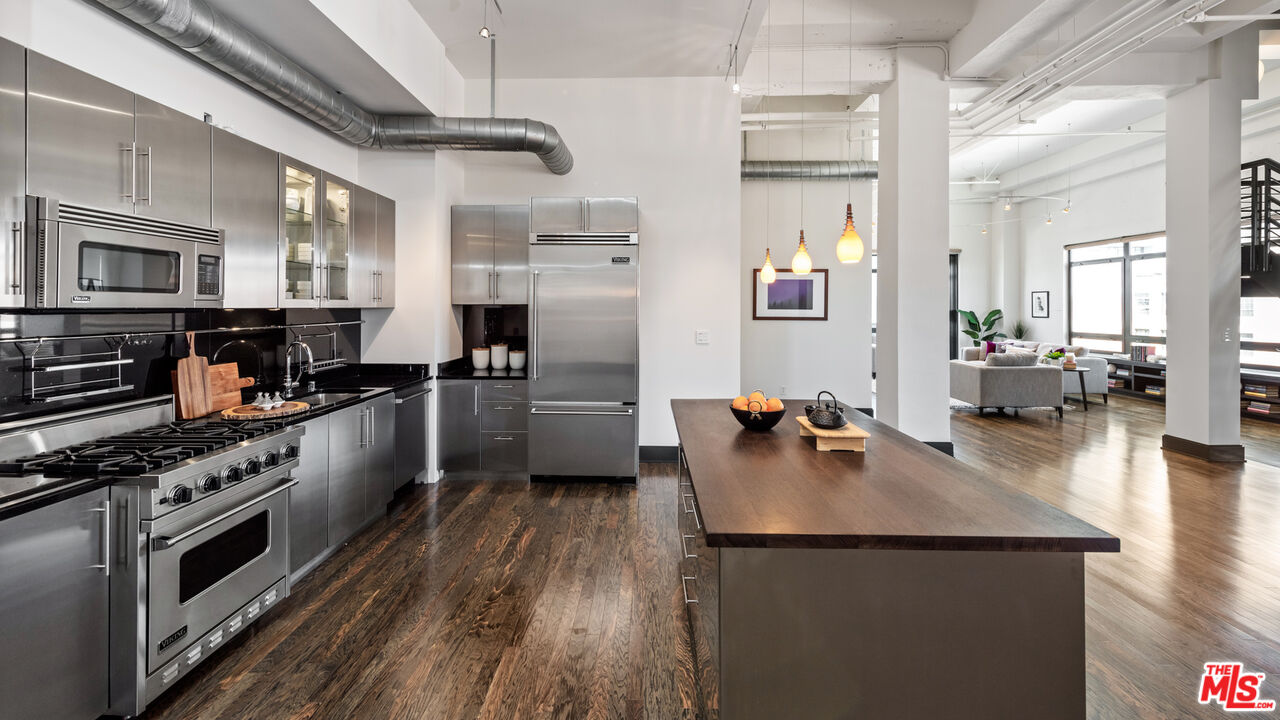 849 S Broadway Unit: 1210