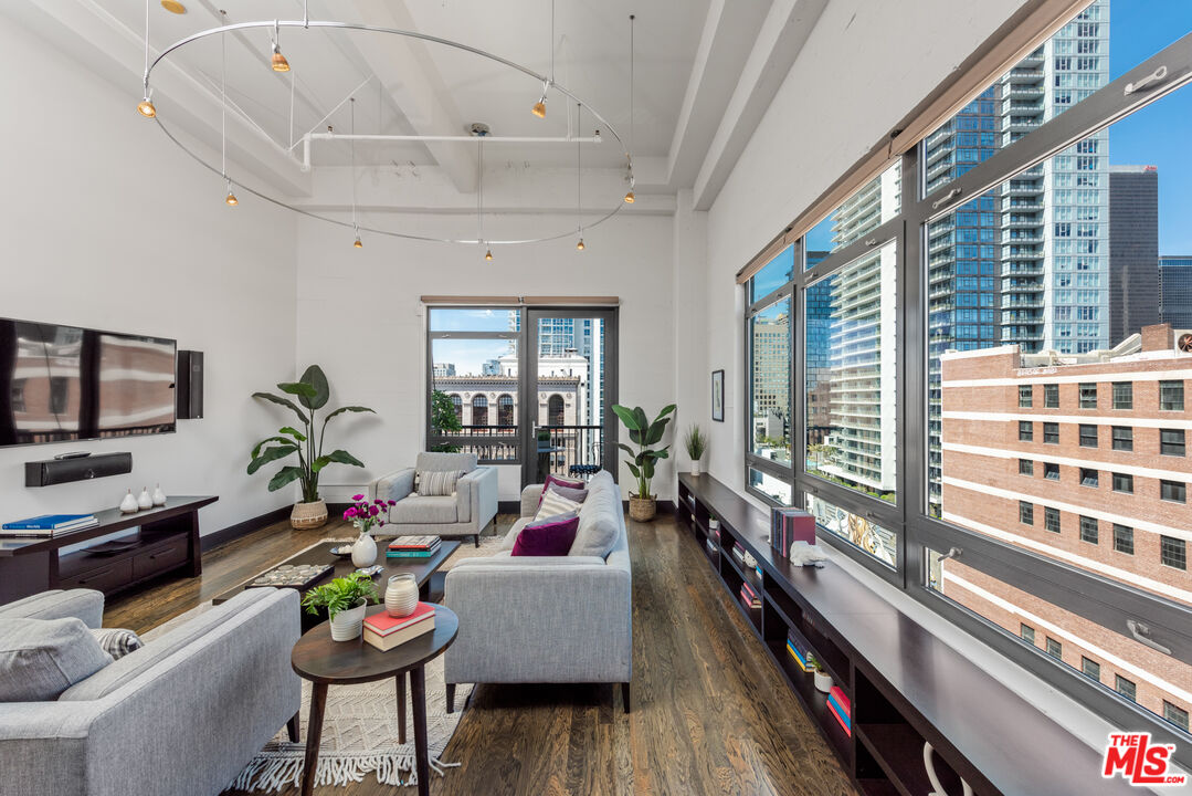 849 S Broadway Unit: 1210