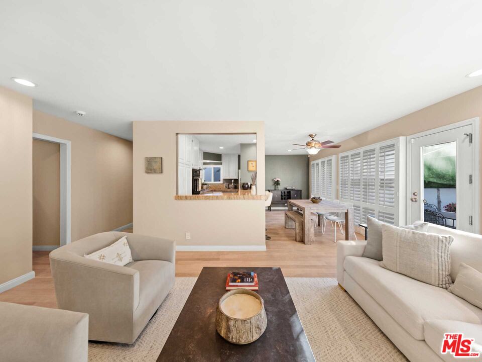 415 W Manchester Ave