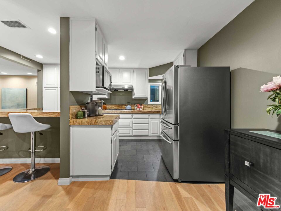 415 W Manchester Ave