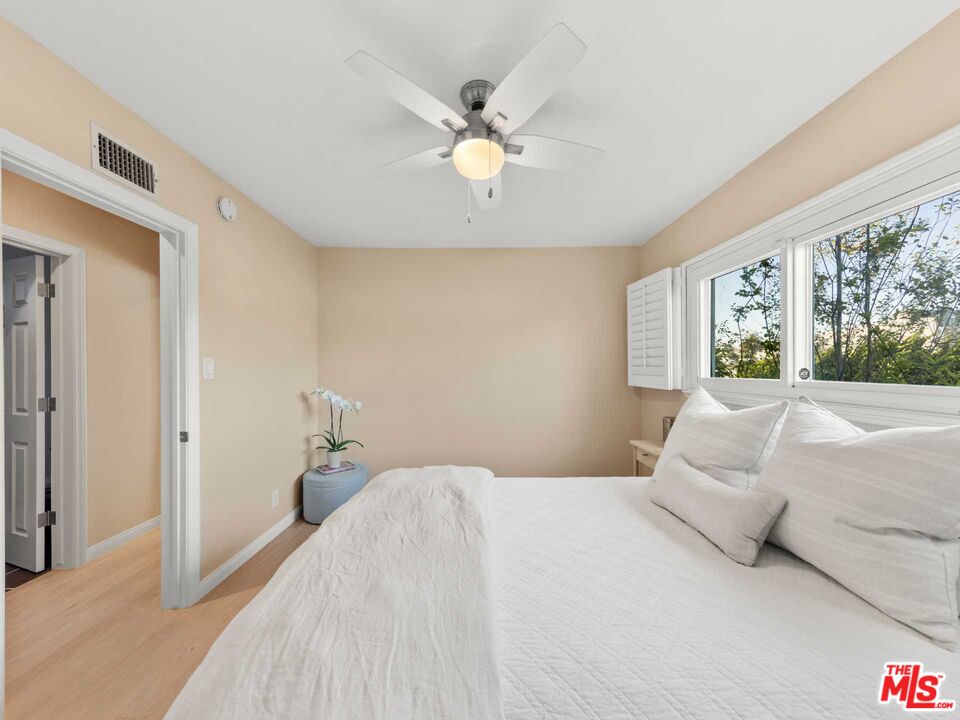 415 W Manchester Ave