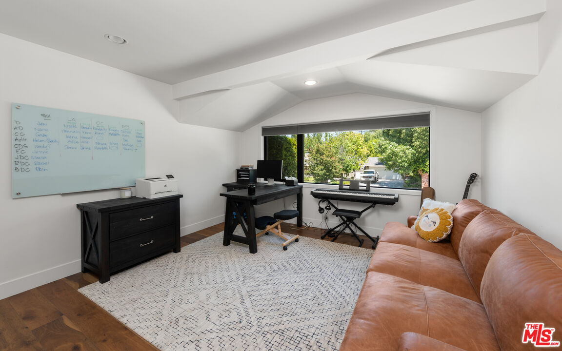 4955 Winnetka Ave