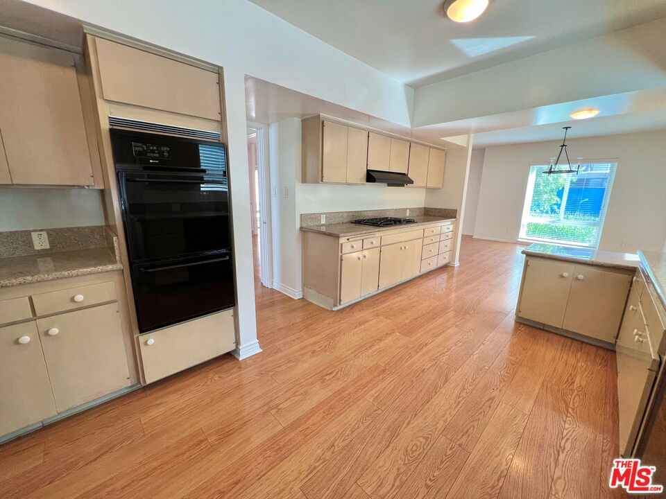 6133 Maryland Dr